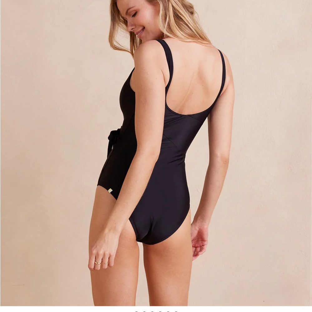 Summersalt perfect wrap one piece swimsuit. Black, size 16. Preloved.